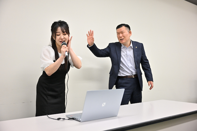 自分の世界に没頭する中冨杏子