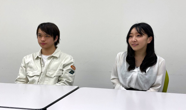 中冨杏子さん（右）神代麻那さん（左）