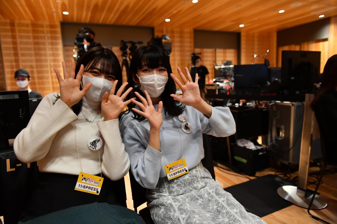 ライブを満喫して、会話に花が咲くみずほ(左)と鼻炎ノ助(右)