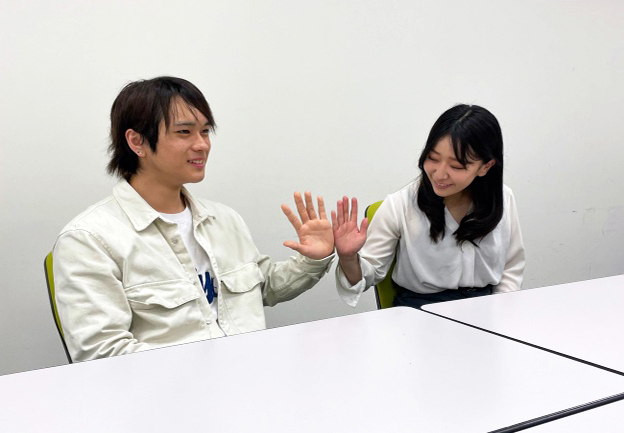 中冨杏子さん(右)神代麻那さん(左)